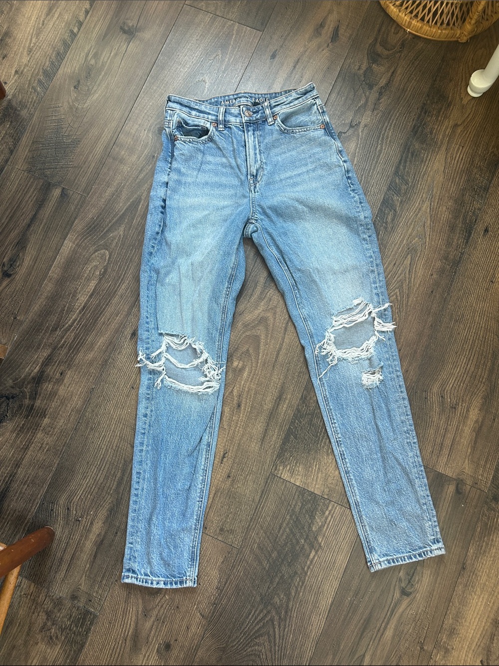 American Eagle Strigid MOM JEAN